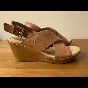 b.o.c. brown leather wedge sandal, womens size 7